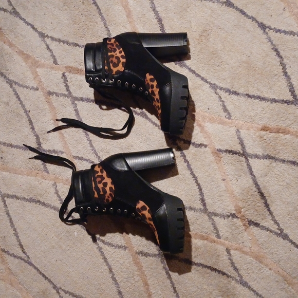 Yoki Combat Bootie - Picture 2 of 12